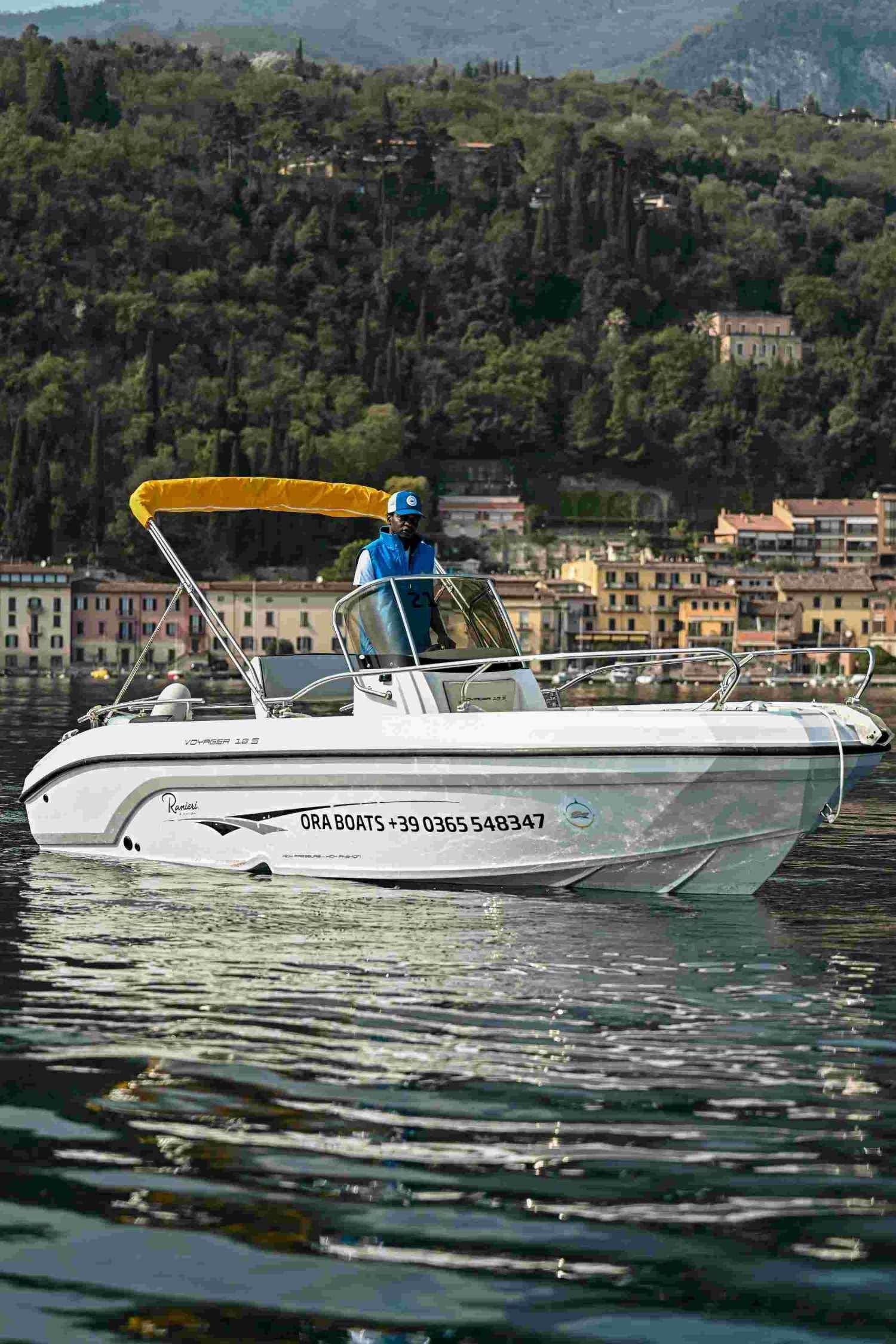 https://www.oraboats.com/wp-content/uploads/2025/04/barca-noleggio-lago-garda-ranieri-voyager-v.jpg